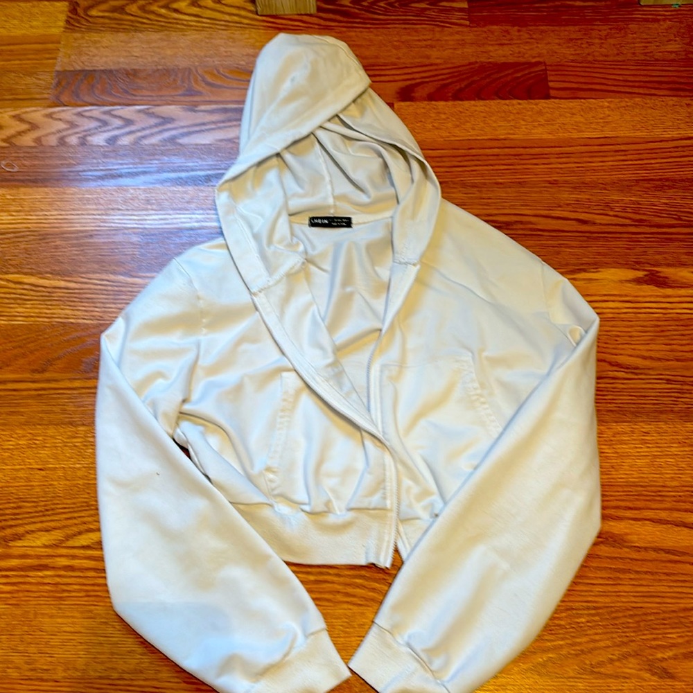 Size L Cropped White Zip Up